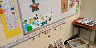 Arts d’ici et d’ailleurs avec la classe de TPS-PS-MS d’Annie et la classe de CE 2 CM1 de Gwénaëlle